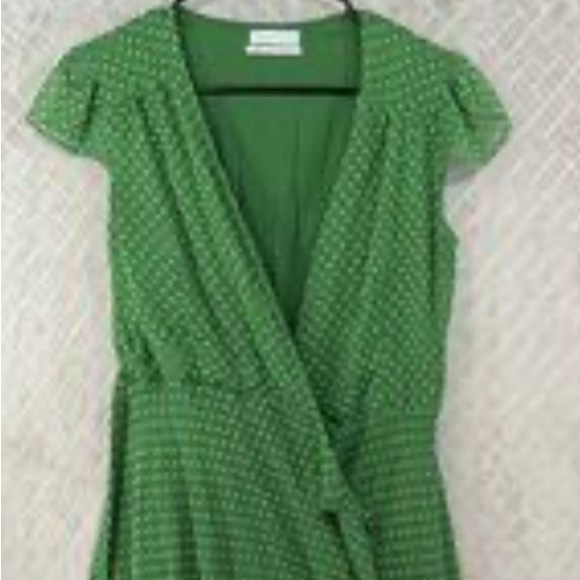 Urban Outfitters Elegant Green Wrap Pattern Dress - Picture 6 of 9
